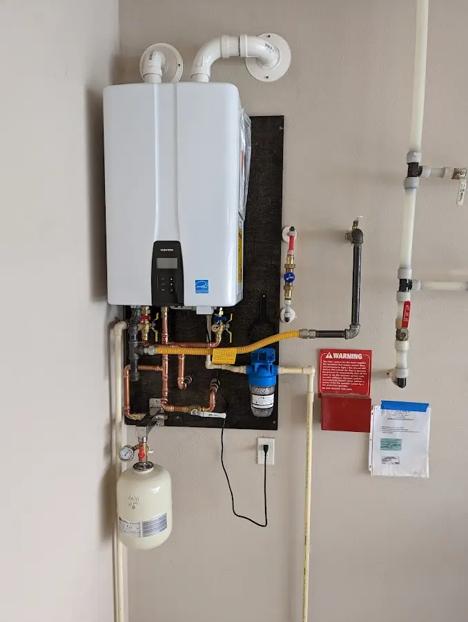 Professional plumber installing copper piping in a Algonquin home